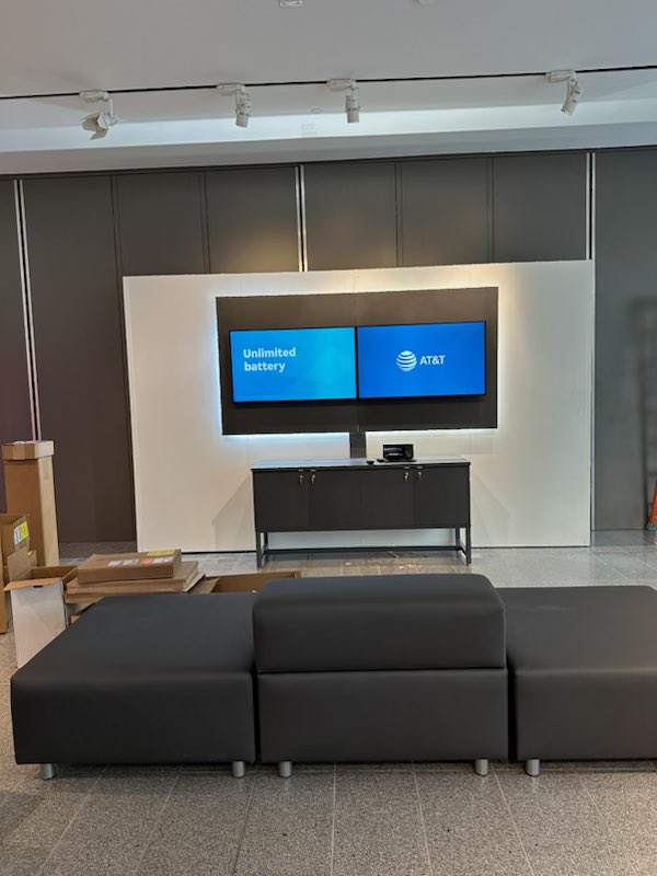 JordanSmithNTX's tweet image. Sad sight but new beginnings! 
Day one in the books of breaking down the #ATTEXP location and moving it into the relocation! AT&amp;amp;T HQ Discovery is here and open tomorrow by 1pm! 🙏
#lifeatatt