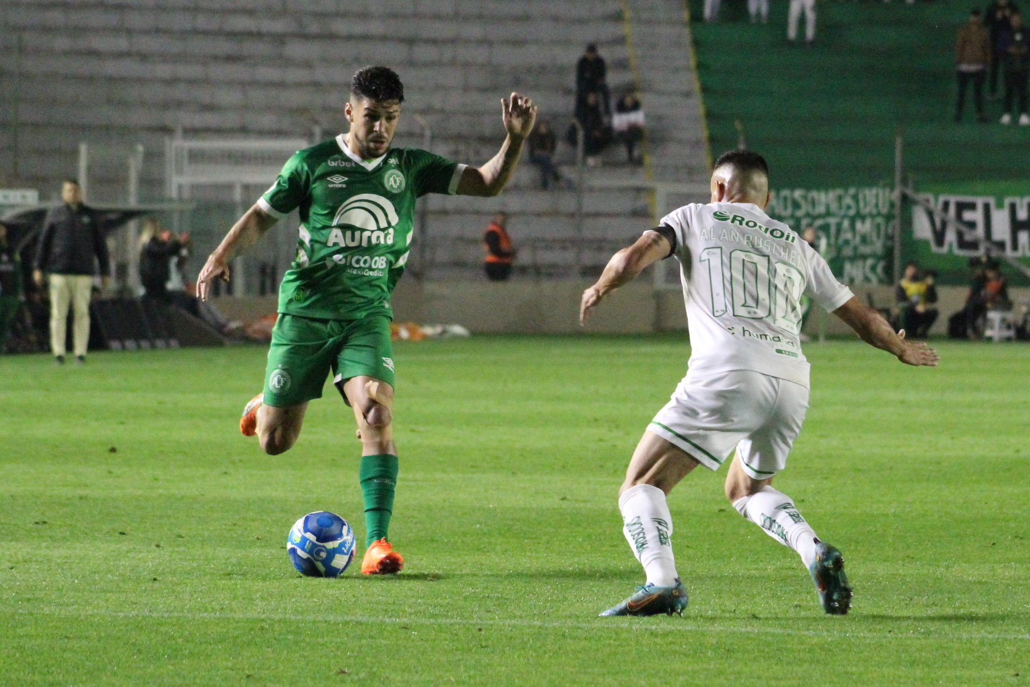 Tudo igual no RS: Chapecoense e Juventude criam boas chances, mas não saem do zero em Caxias do Sul