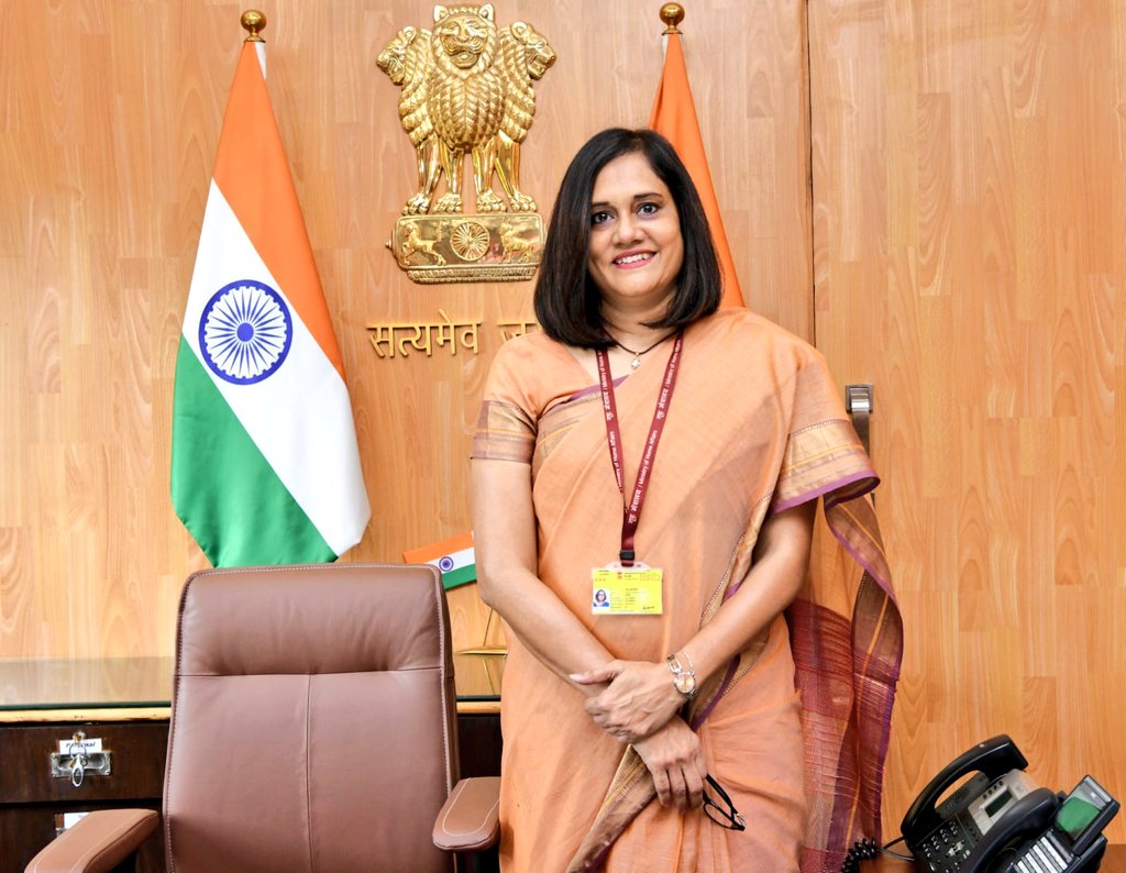 drm_tvc's tweet image. Smt. Jaya Varma Sinha took over the charge of new Chairperson &amp;amp; Chief Executive Officer (CEO), #RailwayBoard in Rail Bhavan today, #railway #leadership #IndianRailways #HistoryMade #transformation

Press Release:
pib.gov.in/PressReleasePa…