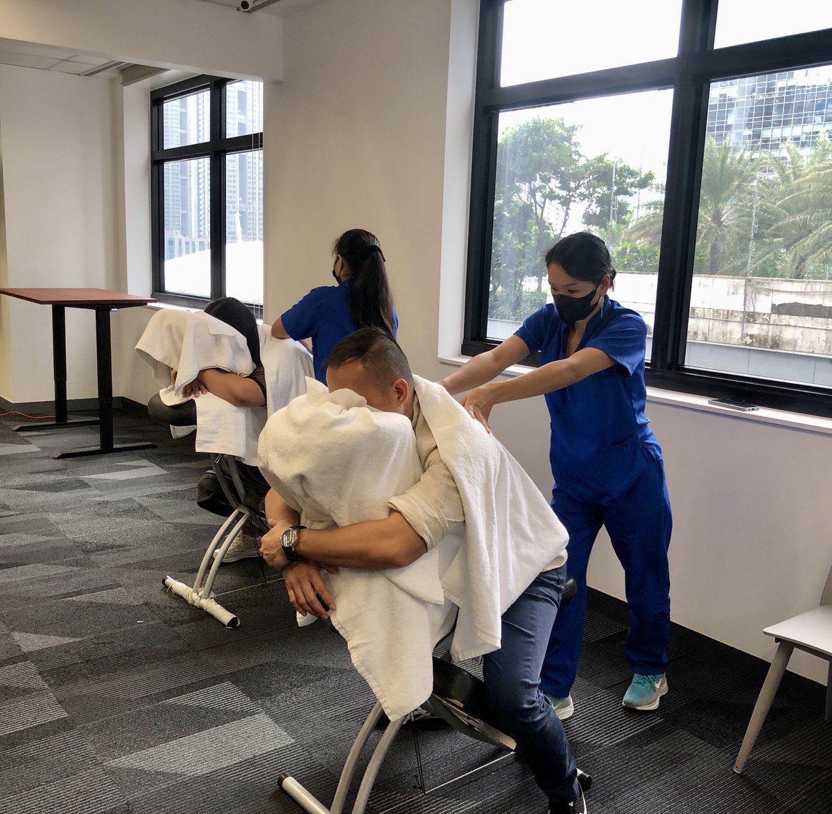 PalmeoSpa's tweet photo. "Empowering Your Team Through Relaxation" #September2023 #September1st #corporate #WellnessJourney #WellnessMonth #massage #healthylifestyle  #healthcare https://t.co/JErkLWFcc6