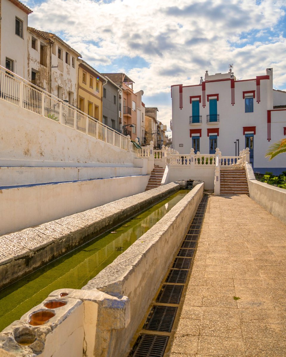 costablancaorg's tweet photo. 🌟 ¿Conoces los tesoros que esconde Callosa d'en Sarrià? 💦 Apunta una visita y descubre algunos de sus rincones más bonitos: 
📍 Les Fonts d'Algar 
📍 Casco antiguo 
📍 El Poador de la Font Major 
📍 El Fort de Bèrnia 
 #CostaBlanca https://t.co/OLs6cvrsEl