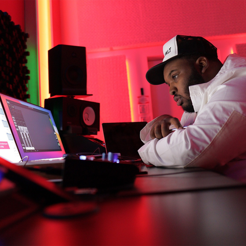 ZoomRecording's tweet photo. Get ready for some picture-perfect moments! 📸 Reserve your session photoshoot now and treasure the memories forever! 🎵
.
.
.
#CaptureTheMagic #RecordingLife #zoomrecordingstudio #music #studiovibes #recordingstudio #photosession #photo #artistportfolio #lastudio #beatmaker https://t.co/jJY09lzlcD