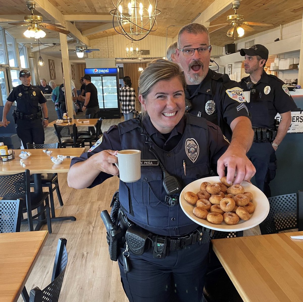 _burls's tweet photo. Lol I love my job so much. Free donuts! Plus I love to #servethecommunity and hang with my awesome coworkers https://t.co/7gXjqWWTsN