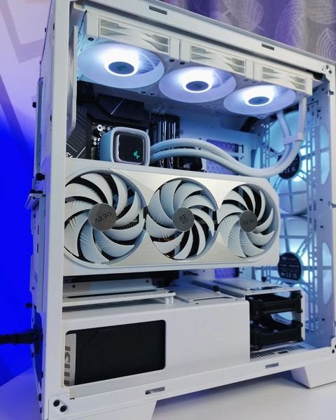 ThermaltakeInc's tweet photo. Fantastic View 300 MX Snow build @GabyxHD!
#View300MX #200mmfans #dualfrontpanels https://t.co/WOrVg3eXQh