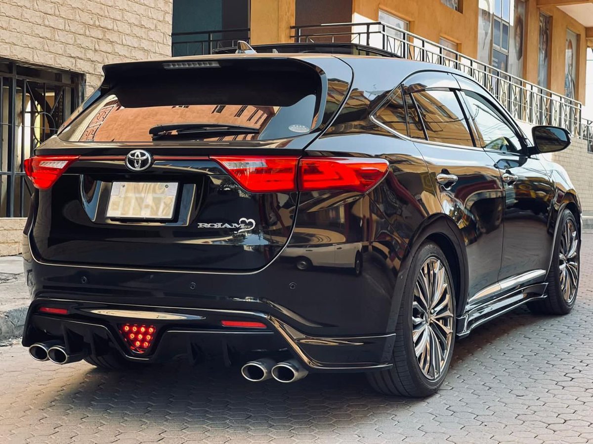 House_Of_CarsKE's tweet photo. Can't decide on what to focus on kwa hii phantom black 2017 harrier hio killer look the pops and bangs za hio quad exhausts or that banging Alpine surround system or the comfort of its full leather bucket seats For only 4.1M she's yours #zakayo #MamboNiMatatu #MainaAndKingangi https://t.co/xq894VLcJp