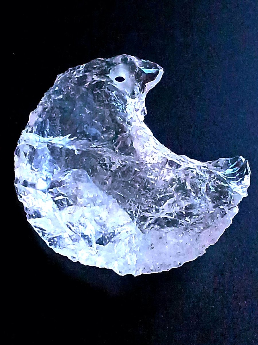 gorosuke1129's tweet photo. 【マニハール水晶】
マニハール水晶の月型タイプ
(ペンダント用の穴有り)
表面は荒々しく『鏃』のような雰囲気で 端は鋭利で切れそう🤣
透明度が高く 手磨きで輝き煌めきは綺麗🎵
#マニハール水晶 #manihar
#天然石好き #石好き #石沼
#天然石好きでし���繋がりたい https://t.co/vM5GsKfFN7