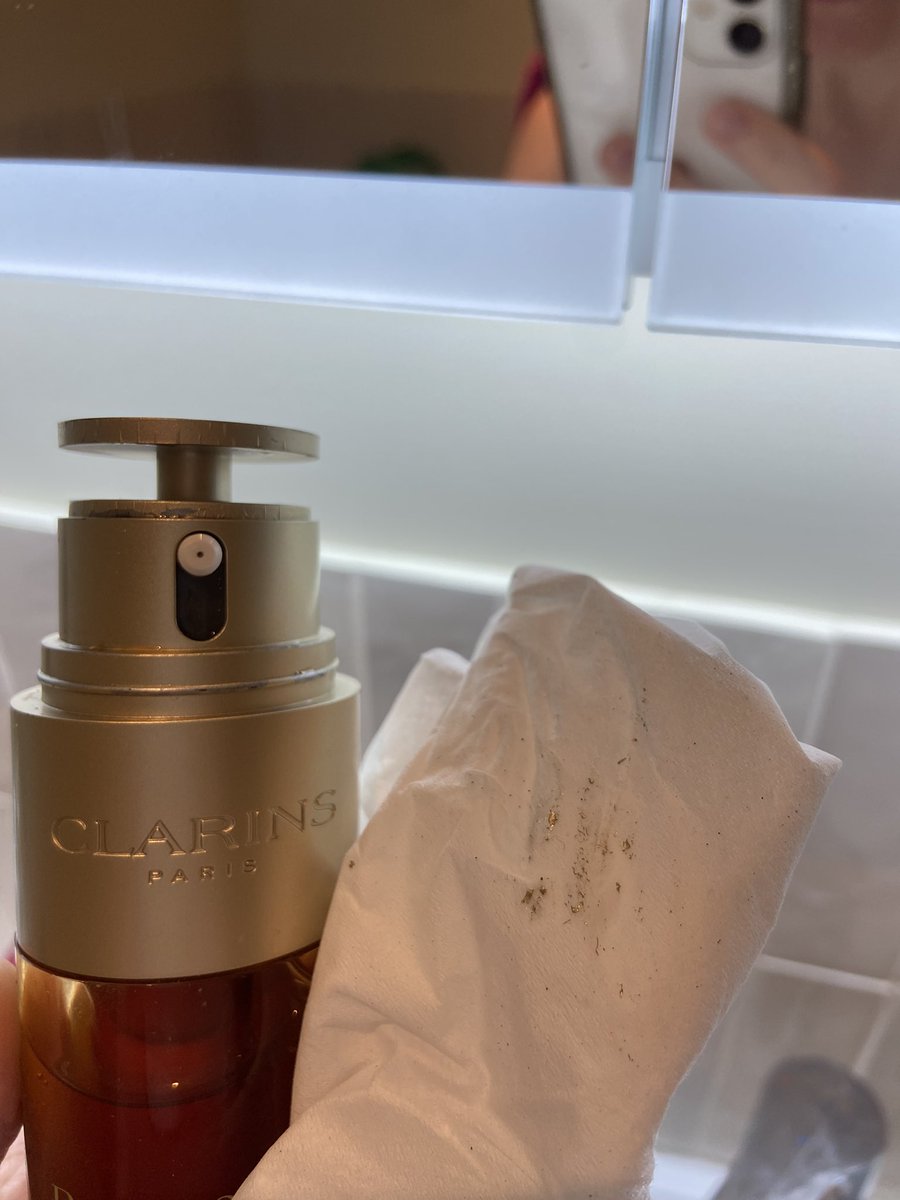 WirelessDrG's tweet photo. The @clarins_uk Double Serum I got in duty free is faulty, with gold paint peeling from the bottle and covering my hands and face. Want to fix this? https://t.co/W4RMuV7jh1