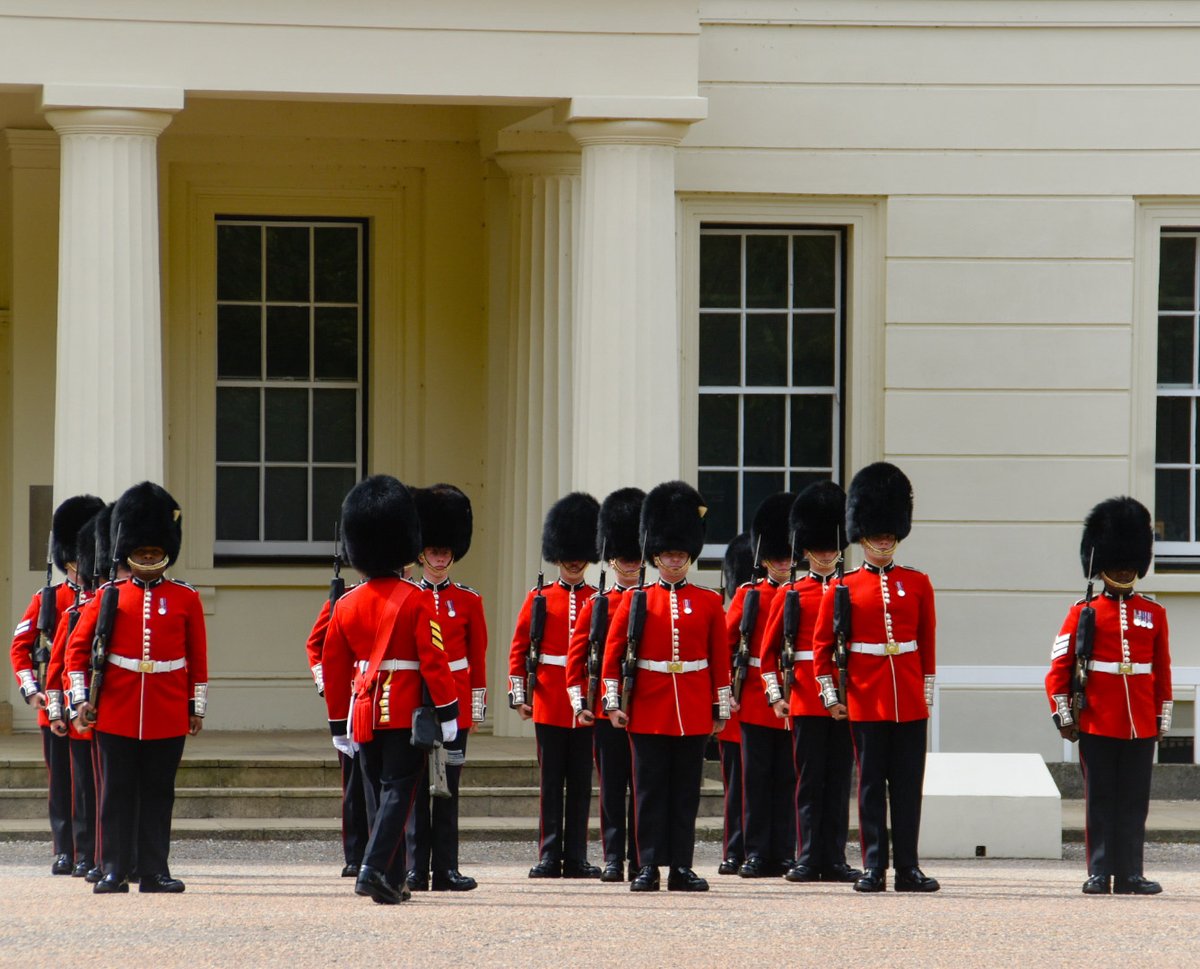 Guards_Info's tweet photo. Changing the Guard at Buckingham Palace today, Friday, is the 1st Battalion Welsh Guards with musical support from the Band of the Welsh Guards and the Band of the Coldstream Guards.

The September schedule is on our website: https://t.co/XXSgqplvdV https://t.co/pWtF0h0RPn