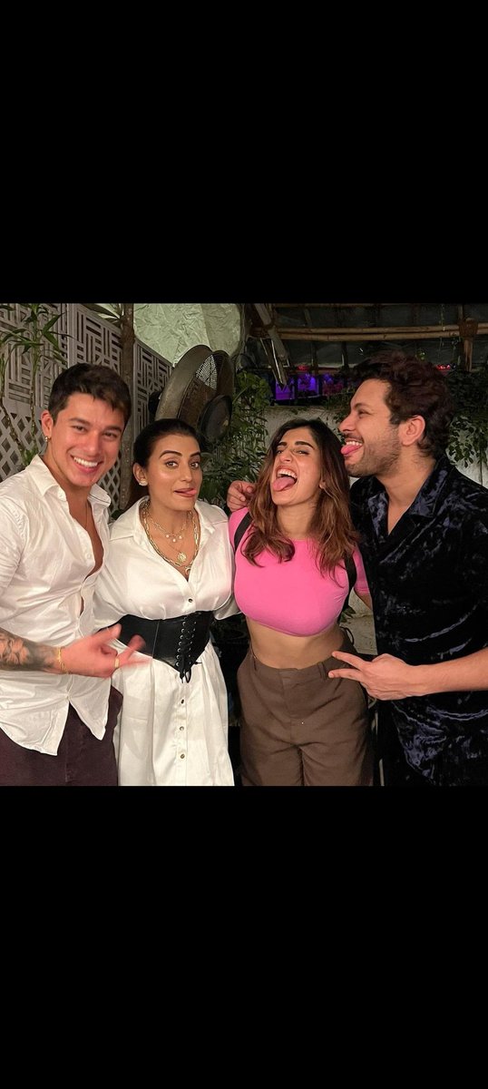 4Pratiksehajpal's tweet photo. Whenever  forever ♾️ 
We meant to be together 🫂🫂
#PratickFam #PratickSejpal

Reunion 🤍🥺😻🥲

#Pranish
#Prakshara 
#Prakasa https://t.co/GDGcziQ3GK