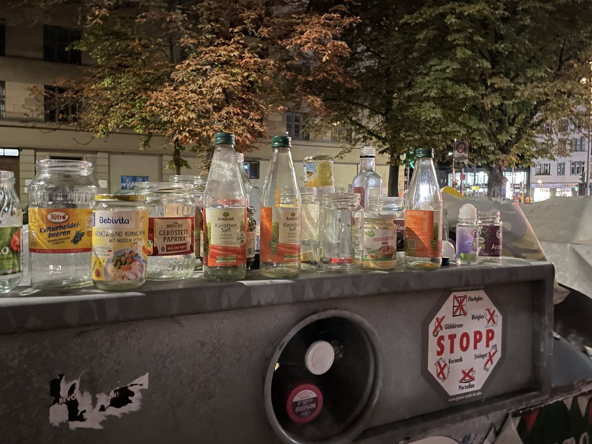Errate den Berliner Stadtteil anhand des Glascontainers. #ratefreitag