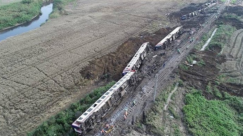 🚆Çorlu Tren Katliamı davası... Mısra Öz açıkladı: 'Davada etkin bir yargılama yok' 📌 Çorlu Tren Katliamı davasının 15’inci duruşması bugün Çorlu Halk Eğitim Merkezi’nde görülecek. ▪ Konuya ilişkin Cumhuriyet'ten Cengiz Karagöz'e konuşan Mısra Öz (@misra_oz) “Davada sona…