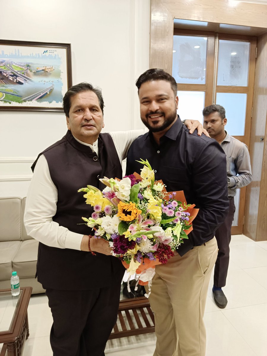 कभी कड़क शब्दों में तो कभी स्नेह से समझाया, आपके मार्गदर्शन ने सदैव मुझे आगे बढ़ाया, जन्मदिन के अवसर पर माननीय श्री <a href="/MPLodha/">Mangal Prabhat Lodha</a> जी से मुलाकात कर आशीर्वाद लिया I