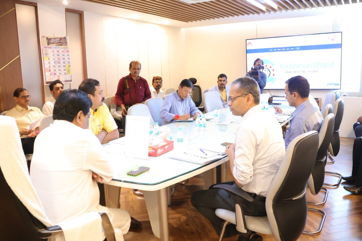 MahaHealthIEC's tweet image. राष्ट्रीय आरोग्य अभियान अंतर्गत सुरू असलेली कामे कालमर्यादेत पूर्ण करावी
-  सार्वजनिक आरोग्य मंत्री डॉ. तानाजी सावंत

#healthservice #healthsystem #staffpattern