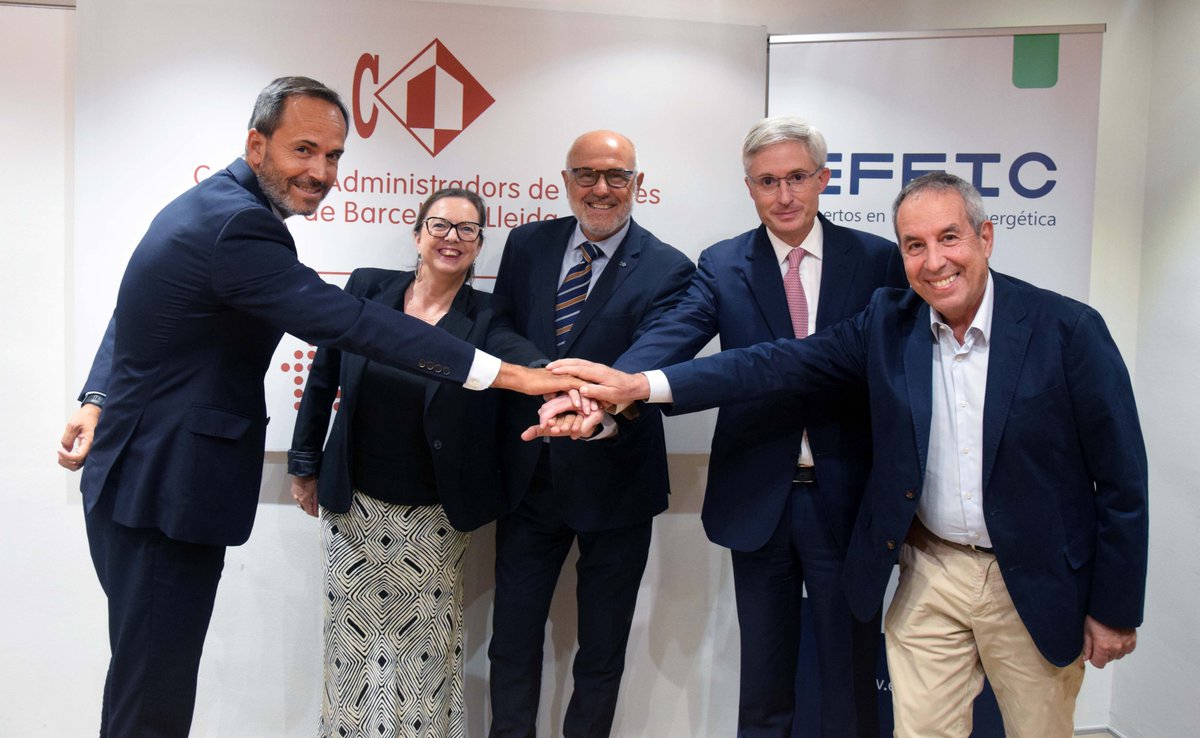 CAFbcn_lleida's tweet photo. Molt contents d'anunciar la nova col·laboració 🤝 amb #EFFIC, líder en projectes de #renovació i millora de l'eficiència #energètica en edificis i habitatges amb l'ajuda dels fons Next Generation.

El nostre president, @lorenzocafbl, i el CEO de Anticipa Real Estate i Aliseda Inmobiliaria, Eduard Mendiluce, van signar ahir aquest conveni.

EFFIC és la línia de negoci de Anticipa Real Estate i @alisedainmo per exercir com a agent rehabilitador. I com a tal, s'encarrega de gestionar i tutelar de manera integral tot el procés de reforma, des de l'estudi energètic dels immobles i la pròpia reforma, fins a la gestió de les ajudes.

Un nou partner que, pels serveis que ofereix, estarà principalment vinculat amb la nostra Oficina Tècnica de Rehabilitació de Catalunya 👉 https://t.co/n2YucxM7Al

Sens dubte, acords com aquest són l'exemple de la voluntat d'oferir els millors serveis als nostres #AFcollegiats #AFcollegiades. Endavant! 💪

#CAFBL #Barcelona #Lleida #CollegiAdministradorsFinques #conveni #EFFIC #administracio #patrimoni #immobiliari #AFcolegiados