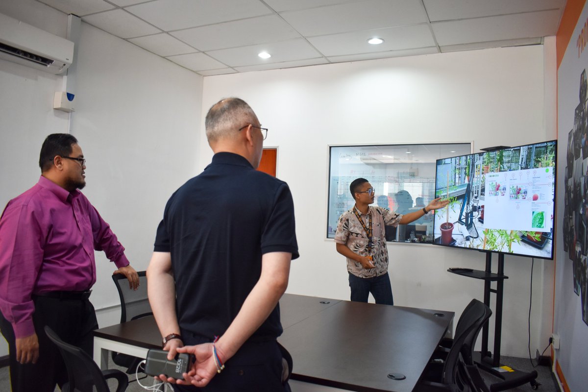 tr_trobot's tweet image. 30th August 2023 - We were honored to receive a visit from Ontario Teachers Pension Plan (SEA) represented by Mr. Calvin Wong from Singapore to our Robotic Centre.

@mtdcmalaysia 
#trobot #co9p #ir40