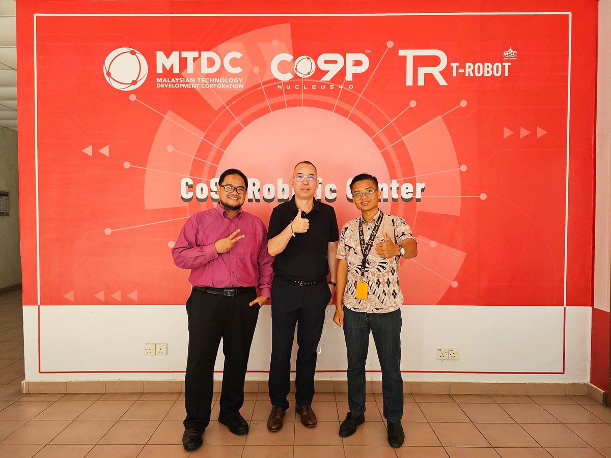 tr_trobot's tweet image. 30th August 2023 - We were honored to receive a visit from Ontario Teachers Pension Plan (SEA) represented by Mr. Calvin Wong from Singapore to our Robotic Centre.

@mtdcmalaysia 
#trobot #co9p #ir40