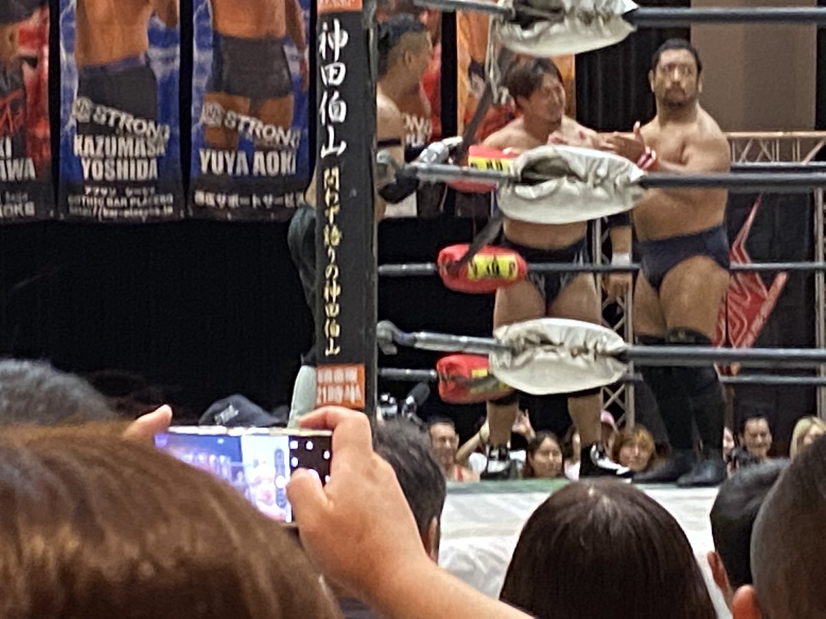 PinguFruits1117's tweet photo. 2023・8・20 BJW
ー神谷英慶ー
ー関本大介ー
ー大門寺崇ー
#bjw
#landend
#大阪サプライズ68
#メインイベント
#神谷英慶
#関本大介
#大門寺崇
#コミュニティプラザ平野 https://t.co/NUrHfVBclc