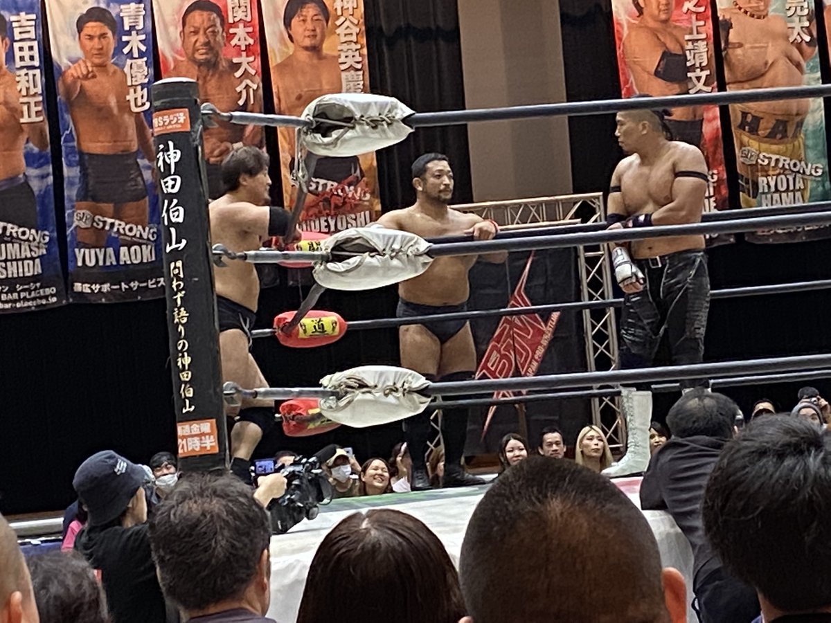 PinguFruits1117's tweet photo. 2023・8・20 BJW
ー神谷英慶ー
ー関本大介ー
ー大門寺崇ー
#bjw
#landend
#大阪サプライズ68
#メインイベント
#神谷英慶
#関本大介
#大門寺崇
#コミュニティプラザ平野 https://t.co/NUrHfVBclc