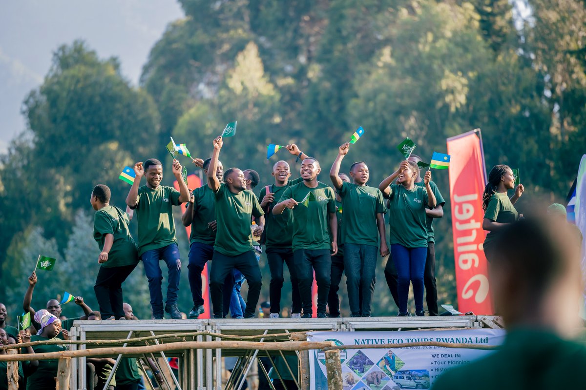 Kwitaizina's tweet image. It’s all about excitement at the base of @Volcanoespark as communities around the park arrive for the 19th Edition of #KwitaIzina!

#VisitRwanda 🦍🇷🇼