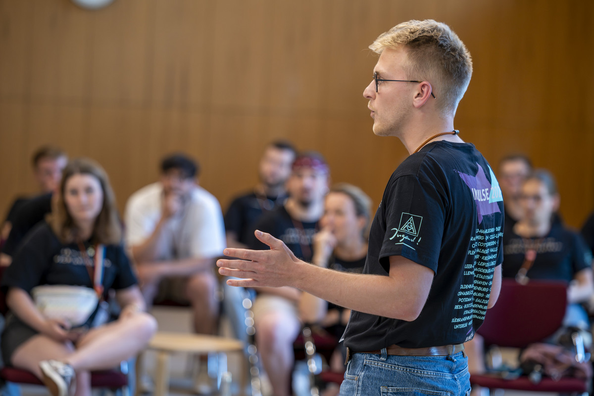 IGMetall_BBS's tweet photo. Jetzt noch schnell anmelden zur Netzwerk-Konferenz in Erkner: Wie wird sich Künstliche Intelligenz auf die Ausbildung aus? Welche Kompetenzen sind morgen noch gefragt? Wie gelingt eine gute Rede in Jugendversammlungen? Darum und noch um viel mehr geht es… https://t.co/U31PTNa1sQ https://t.co/jliVOELc5r