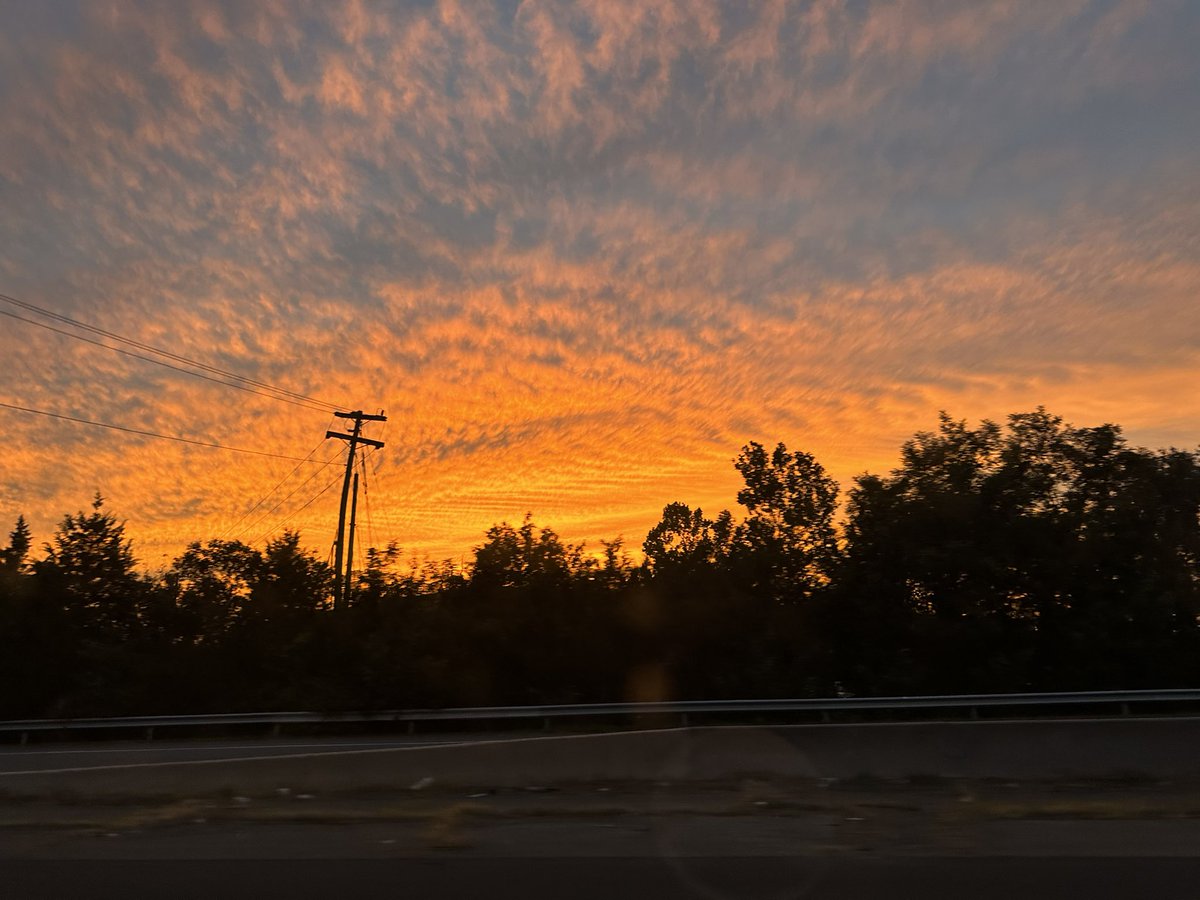 spider_hope_'s tweet photo. @pinklarz Got something similar. To bad it was a cloudy night sky. https://t.co/9XNbTSKbXy