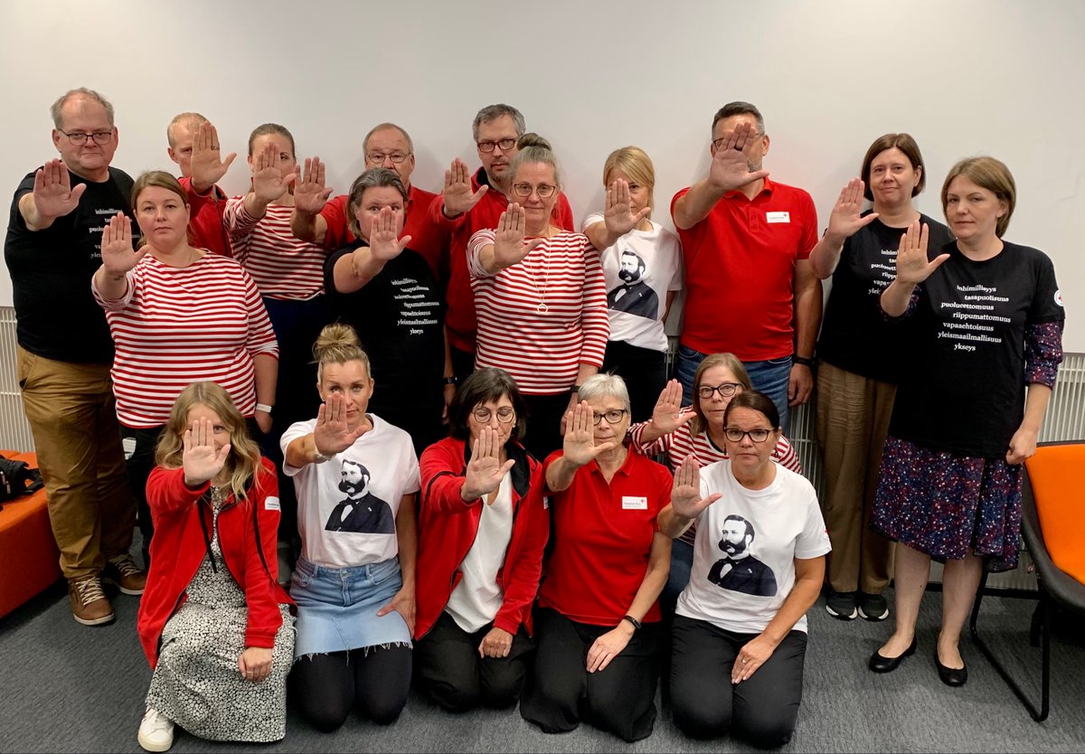 Ei rasismille!
Jaa kuva kädestäsi sosiaalisessa mediassa ja kerro, että vastustat rasismia. Olettehan mukana työyhteisöinä <a href="/minnaarve/">Minna Arve</a> <a href="/AksuAhonen/">Aki Ahonen</a> <a href="/OlliAakula/">Olli Aakula</a> <a href="/AnttiHeikkinen/">Antti Heikkinen</a>
#Eirasismille #PunainenRisti