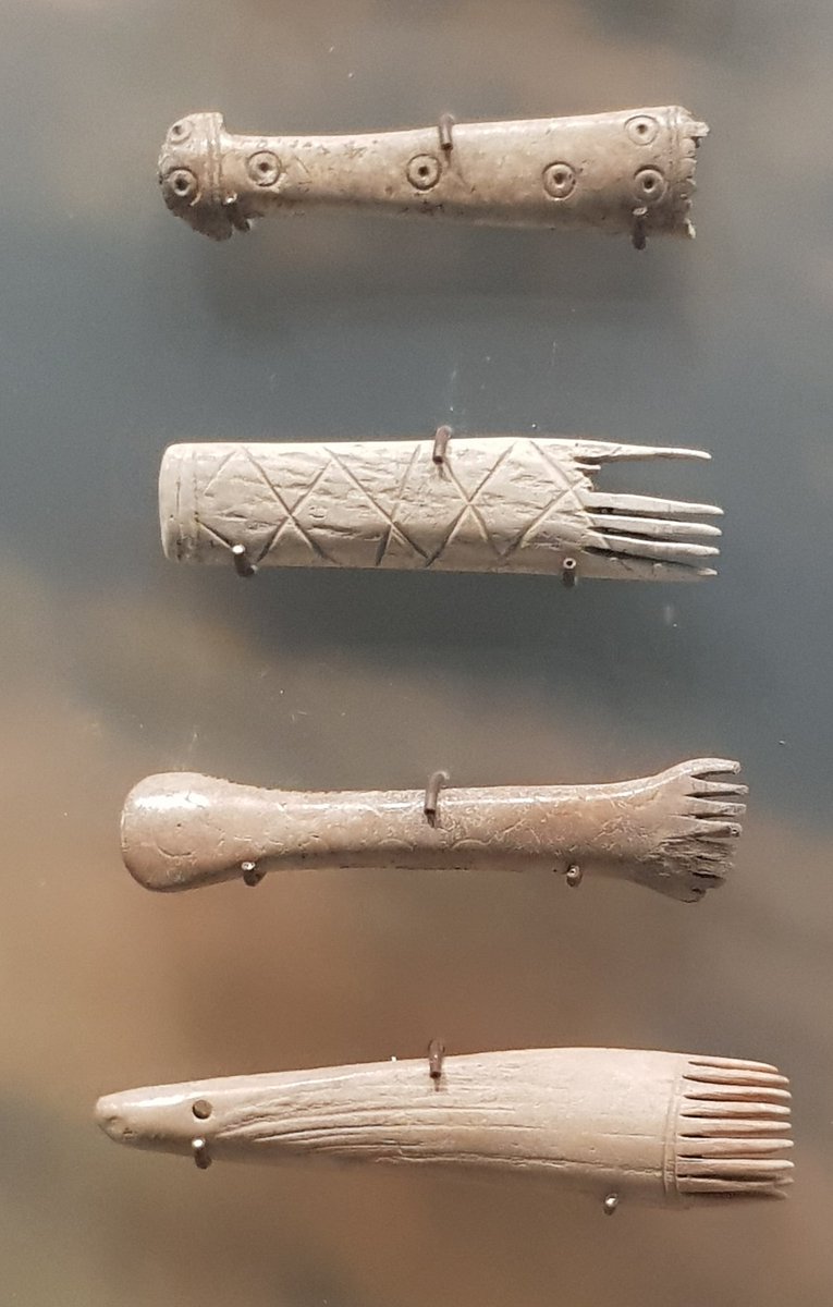 A set of late Iron Age decorated bone combs from Maiden Castle hillfort #Dorset Recovered during the 1934-7 and 1985-6 excavations Simply made but utterly gorgeous 😍😍😍 Now on display in the refurbished @DorsetMuseum #FindsFriday
