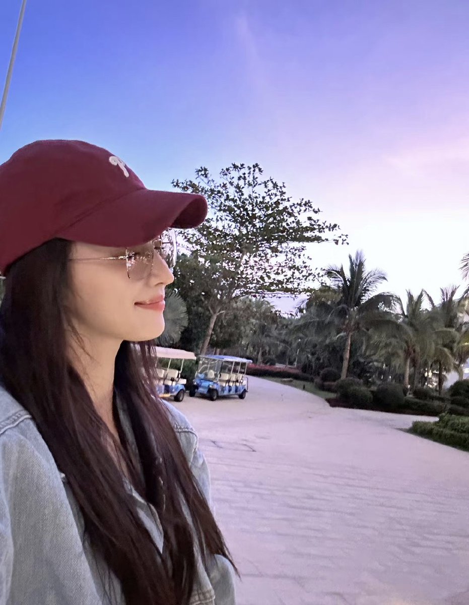 jeanaalice_chu's tweet photo. The post under the sunset 💅🏻🤓It’s fun,
stickers 💅🏻 and the sunset must have it🥳
https://t.co/ovhqgQISlb
#WangChuran #王楚然 #chineseactress #photoshoot #beauty
#model #chinese #cdrama #HaveaCrushonYou #thelongestpromise #royalfeast #challengesatmidlife #fireworksofmyheart https://t.co/JnHSKEgg61