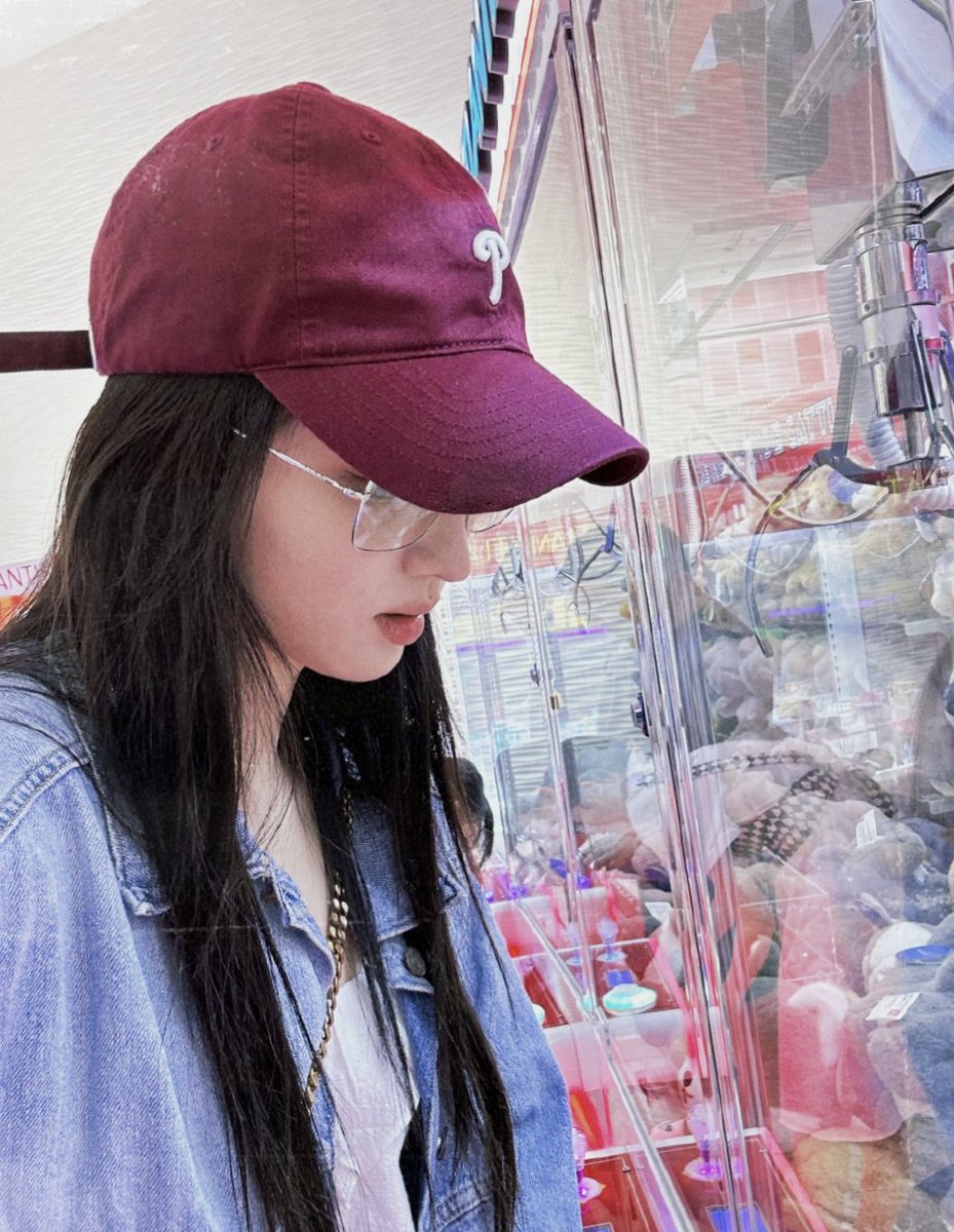 jeanaalice_chu's tweet photo. The post under the sunset 💅🏻🤓It’s fun,
stickers 💅🏻 and the sunset must have it🥳
https://t.co/ovhqgQISlb
#WangChuran #王楚然 #chineseactress #photoshoot #beauty
#model #chinese #cdrama #HaveaCrushonYou #thelongestpromise #royalfeast #challengesatmidlife #fireworksofmyheart https://t.co/JnHSKEgg61
