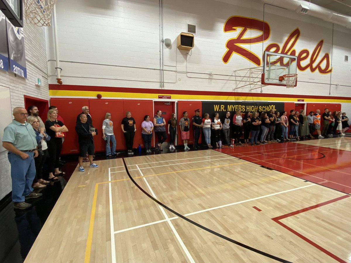 scottpetronech's tweet photo. Great to welcome everyone back to @wr_myers Looking forward to another great year! https://t.co/ZTwWRtNVwO