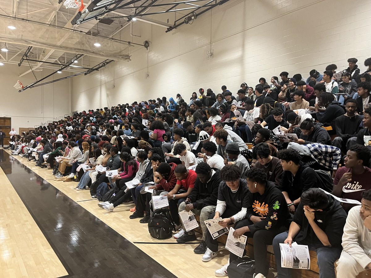 ShilohGenerals's tweet photo. Day 22 - Class of 2025 in the house for their first class meeting! #RingsAndThings #180DaysofPRIDE https://t.co/fDg3DyekMt