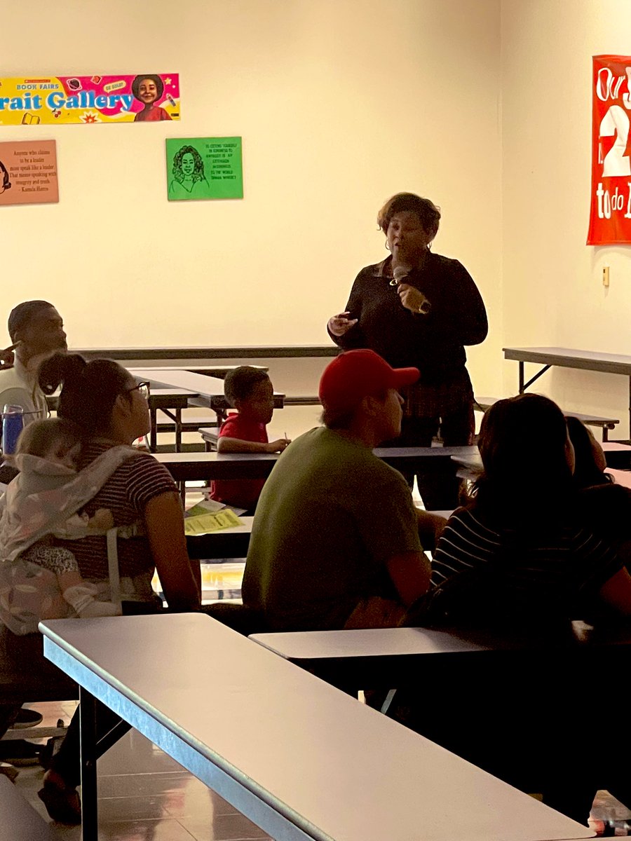 MeloAgenda's tweet photo. Lake Ridge Meet The Teacher Night Was Filled With Eager Parents And Scholars!! Our K-2 Parents And Scholars Enjoyed The Building Literacy Skills At Home Presentation!! 😃🤘🏽📚#MissionPossible @LRELonghorns @LREiServe @LaToBrown @CMontLife https://t.co/wSf8np6IcR
