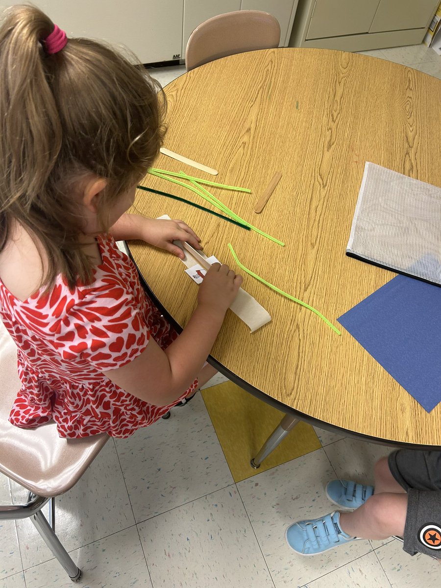 MissHoth's tweet photo. We’re back to creating! 
@carlyandadam provided us with some amazing beginning of year activities. Iggy Bridges, Rosie Zip lines, and Magnificent builds! Our year is off to a great start! 
#D34ALLin https://t.co/xS2lLdYxie