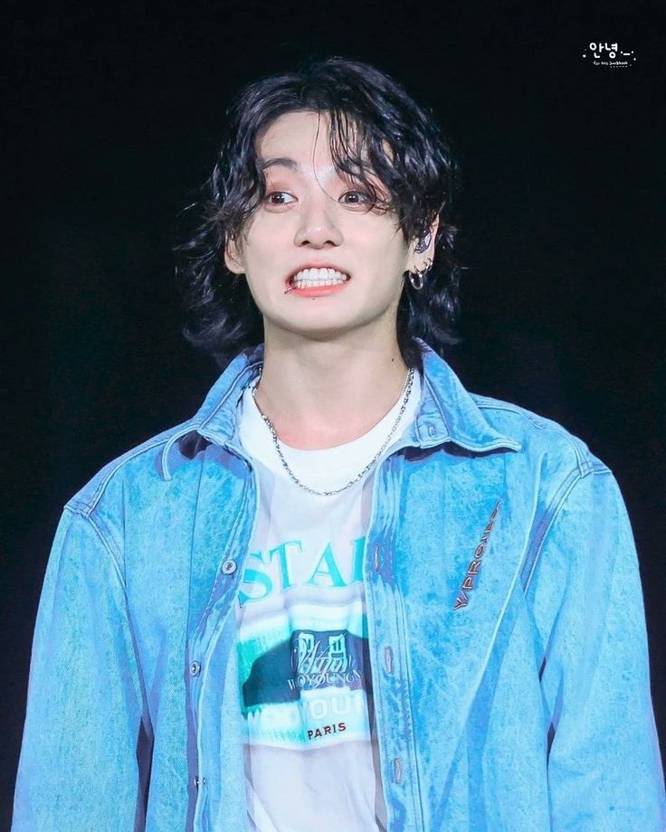 BWollongong's tweet photo. 💜🎉🐰 HAPPY JK DAY 🐰🎉💜

Happy 26th birthday to the always amazing Jeon Jungkook!!! BTS Wollongong hopes you have a fabulous day!! 🥳🎉🎁🎊💜 https://t.co/5vgHol749b