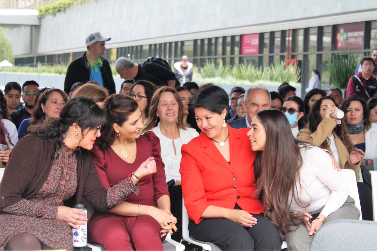 MaribelGongoraE's tweet photo. Que gusto coincidir y compartir con  profesionales en el servicio público, como lo es el equipo de mujeres creativas y entusiastas de la Secretaría de @CulturaEdomex. https://t.co/AYx9oLVW1N