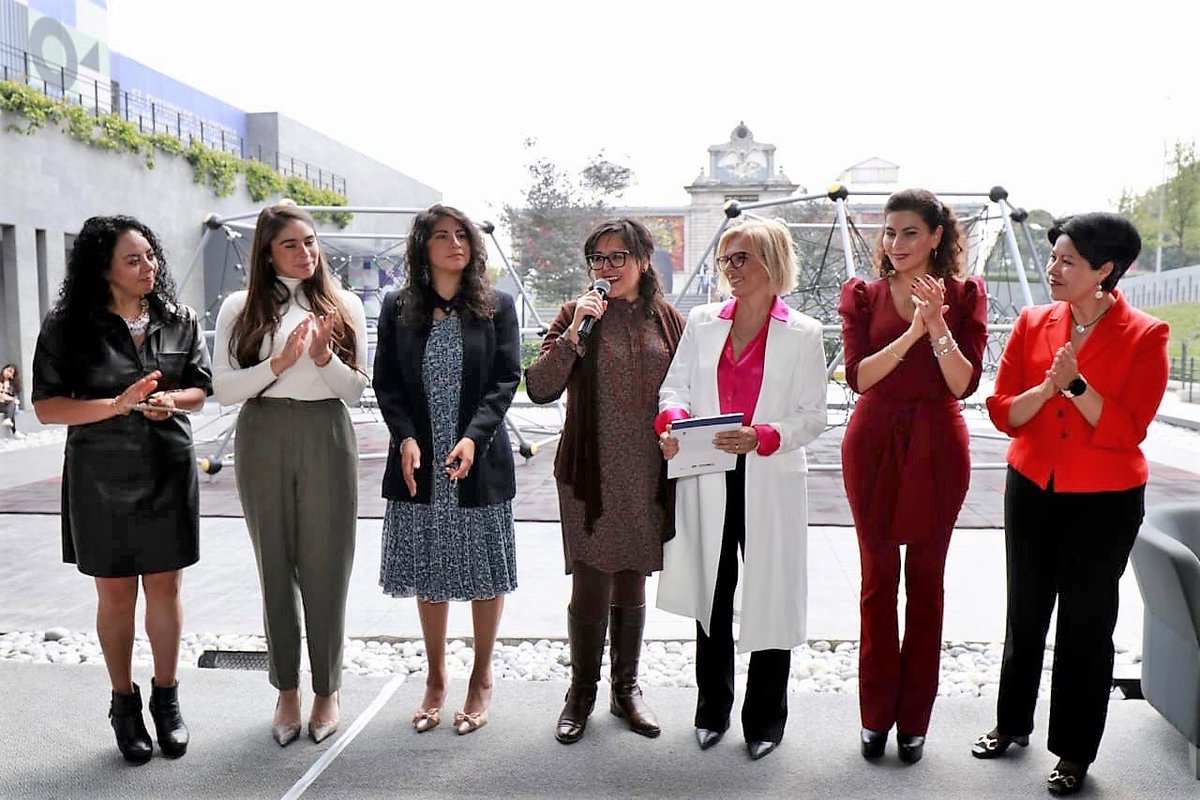 MaribelGongoraE's tweet photo. Que gusto coincidir y compartir con  profesionales en el servicio público, como lo es el equipo de mujeres creativas y entusiastas de la Secretaría de @CulturaEdomex. https://t.co/AYx9oLVW1N