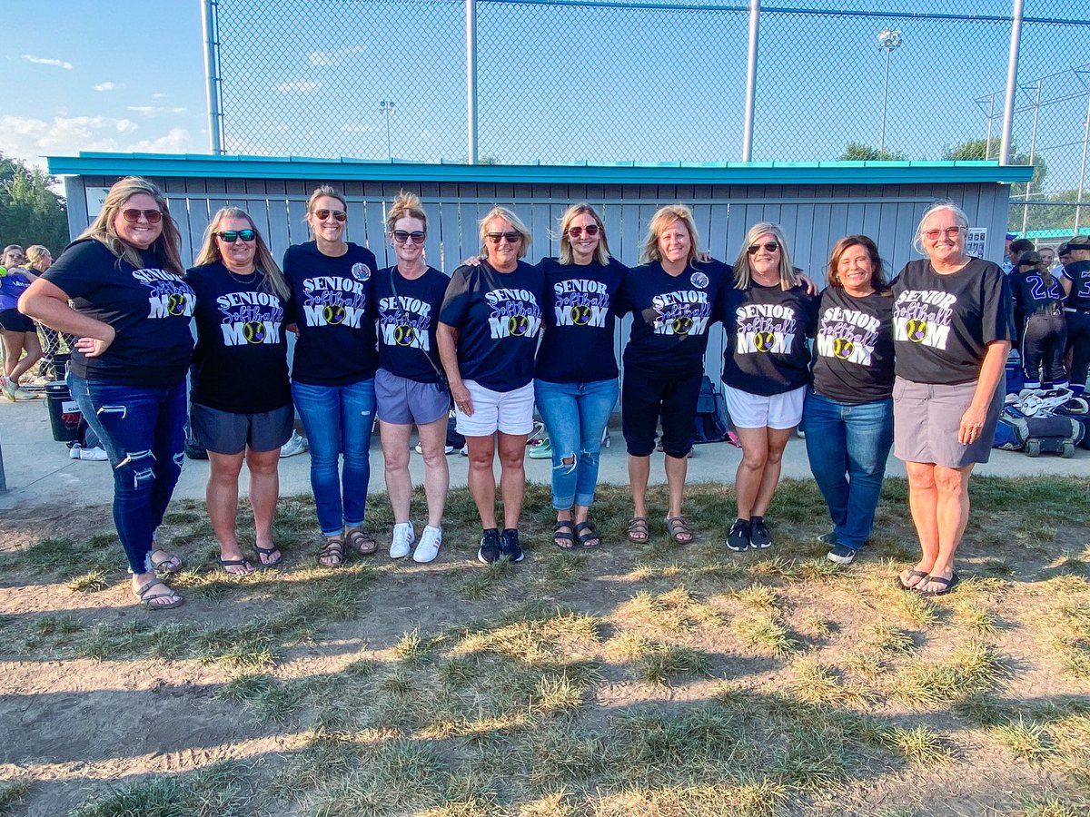 BlairBearSB1's tweet image. Our senior moms&amp;gt;&amp;gt;your senior moms💜🖤 #matchingshirts #seniormoms @BHSBlair