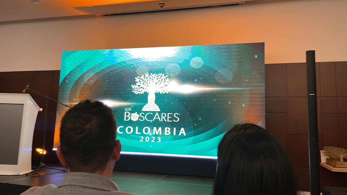 MasbosquesCol's tweet photo. Hoy estamos desde Bogotá en la premiación de #LosBóscares de @ReforestamosMx y nos sentimos muy orgullosos de recibir de la mano de @Bancolombia un reconocimiento por nuestra estrategia BancO2. También fueron reconocidas otras empresas e iniciativas de sostenibilidad >>> https://t.co/hCsmqSKUuR