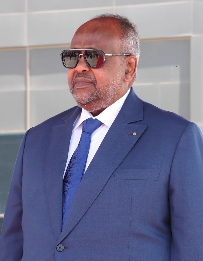 radiodaljir's tweet photo. Ismail Omar Guelleh (IOG) delves deeper into the war between SSC-Khatumo and Somaliland and sends heavily armed forces and material to Somaliland. 
In a 29 August cabinet meeting, President IOG informed his cabinet that "Djibouti is deploying all its security forces internally and outside the country to secure the safety of the nation." The external troop deployment is said to mean Somaliland. 
Various local sources in Djibouti are reporting rows after rows of military movement nightly crossing over to the border with Somaliland.
Two days prior to the cabinet meeting, on 27 August, the Djibouti Prime Minister chaired a meeting of the National Counter-Terrorism Committee and is reported to have put the security forces on full alert.
And two days prior to that, on 25 August, Somaliland forces in Sool were thoroughly defeated by SSC-Khatumo civil defense forces, and are reported to have captured heavy weapons, artillery shells, and ammunition from Djibouti.
Since Muse Bihi's army was trounced in Sool, Somaliland has been daily threatening of taking revenge and soon attacking SSC-Khatumo again to capture Goojacadde and the Sool region.
With coups deposing the aging leaders of francophone countries of West Africa, it is reported that President IOG of Djibouti, another francophone country, is very nervous of losing his Somaliland buffer zone. If Somaliland collapses, the Mamasan of the Isse tribe which IOG hails from will for the first time have an opportunity to set up rebel bases in Awdal region. As a highly controlled buffer zone, Awdal region is currently under weak but still repressive security forces of Somaliland.
> Stay tuned to Daljir Media for further details of this fast developing story.