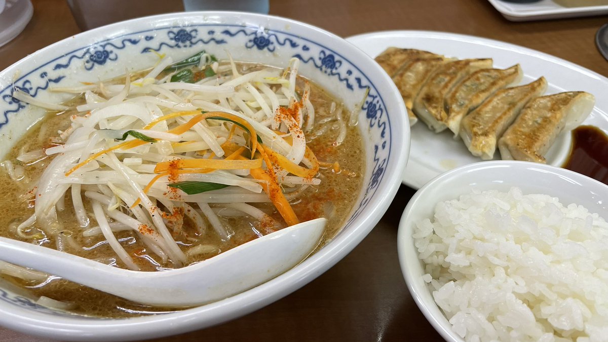 botch_yamamoto's tweet photo. @1oomochioo1 くるまやラーメンの味噌ラーメン餃子セット https://t.co/lwwI0Ggzd7
