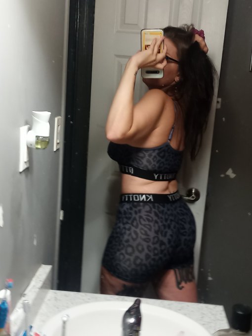 Gettin thick THICK 💪🍑 https://t.co/02NlIJxKsm<a href="/tag/onlyfans_model"class="tags"><span>#onlyfans_model</span></a><a href="/tag/spoiltheloyals"class="tags"><span>#spoiltheloyals</span></a>