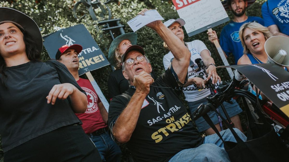 DavidRadcliff's tweet photo. Why don’t we see these bodies on screens and in writers rooms very often?

Whoo! What a fun and powerful day, though. Amazing turnout, great remarks, real solidarity

And thanks to Mayor @KonstantineinCA for attending and for speaking as one of us in politics https://t.co/wjoRe6r8qq