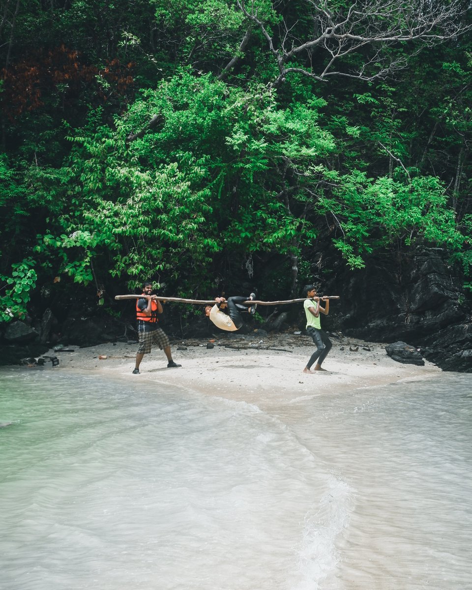 mowgliventure's tweet photo. Nothing screams more back to nature experience than to jungle roast your friend, ... right? 🌿😅

If you're looking for the best adventures on Langkawi &amp; endless fun with like minded travellers; check out our #ExoticLangkawi tours this Oct &amp; Nov!😉

https://t.co/giYHmUoEs6 https://t.co/CnPSCXq3qA