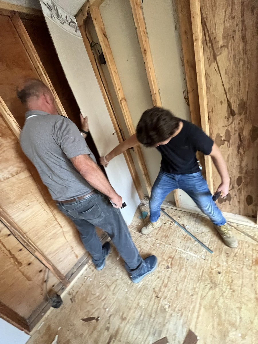 troylurz1's tweet image. Relevancy? Check! Applicable Work Skills? Check!! On the Job Training while still in high school for building trades? Check...Check...and...Check!!! This project at Dundy County Stratton is a true winner. #RootedNE,#MyDCSstory