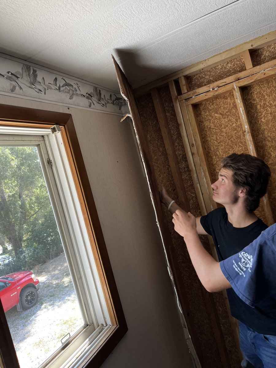 troylurz1's tweet image. Relevancy? Check! Applicable Work Skills? Check!! On the Job Training while still in high school for building trades? Check...Check...and...Check!!! This project at Dundy County Stratton is a true winner. #RootedNE,#MyDCSstory