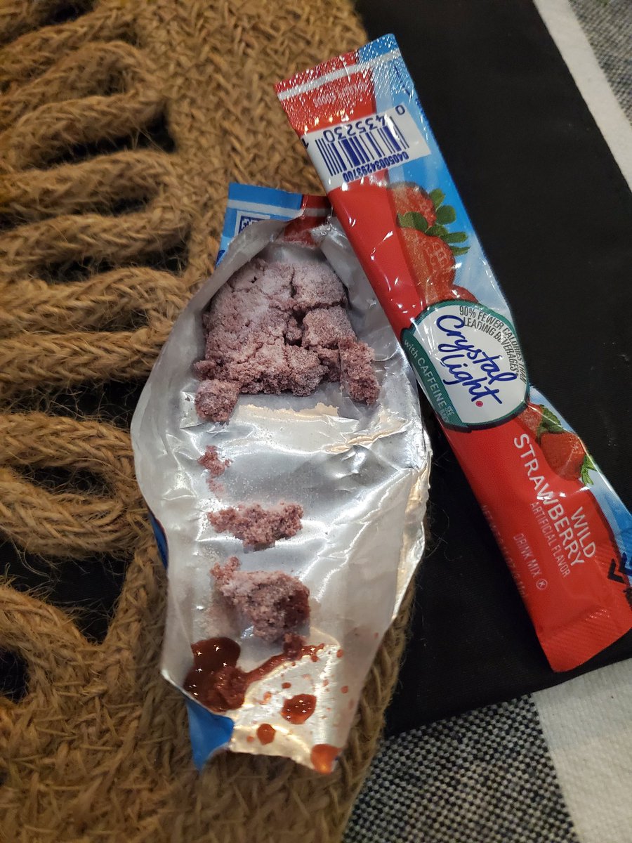 TexasShel's tweet photo. @CrystalLight 

This is unacceptable.  I've purchased numerous boxes and 70% of the packs are like this.

The power is hard, like it's gotten wet and dried.

Crunchy water is awesome. https://t.co/hNfBQHfbnU