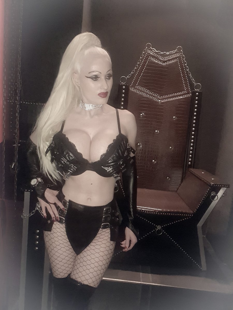 #DonnaDiva #DivaBizarre #Lackfetisch #Bizarrlady #klassischeDominanz #erotischeDominanz #TeaseandDenial #Fotosessions #VideoClips #Telefonsessions 
Kurzfristige STUDIOTERMINE in Essen möglich, ab 15 Uhr !
Donna Diva,Tel.: 0172-2788186
