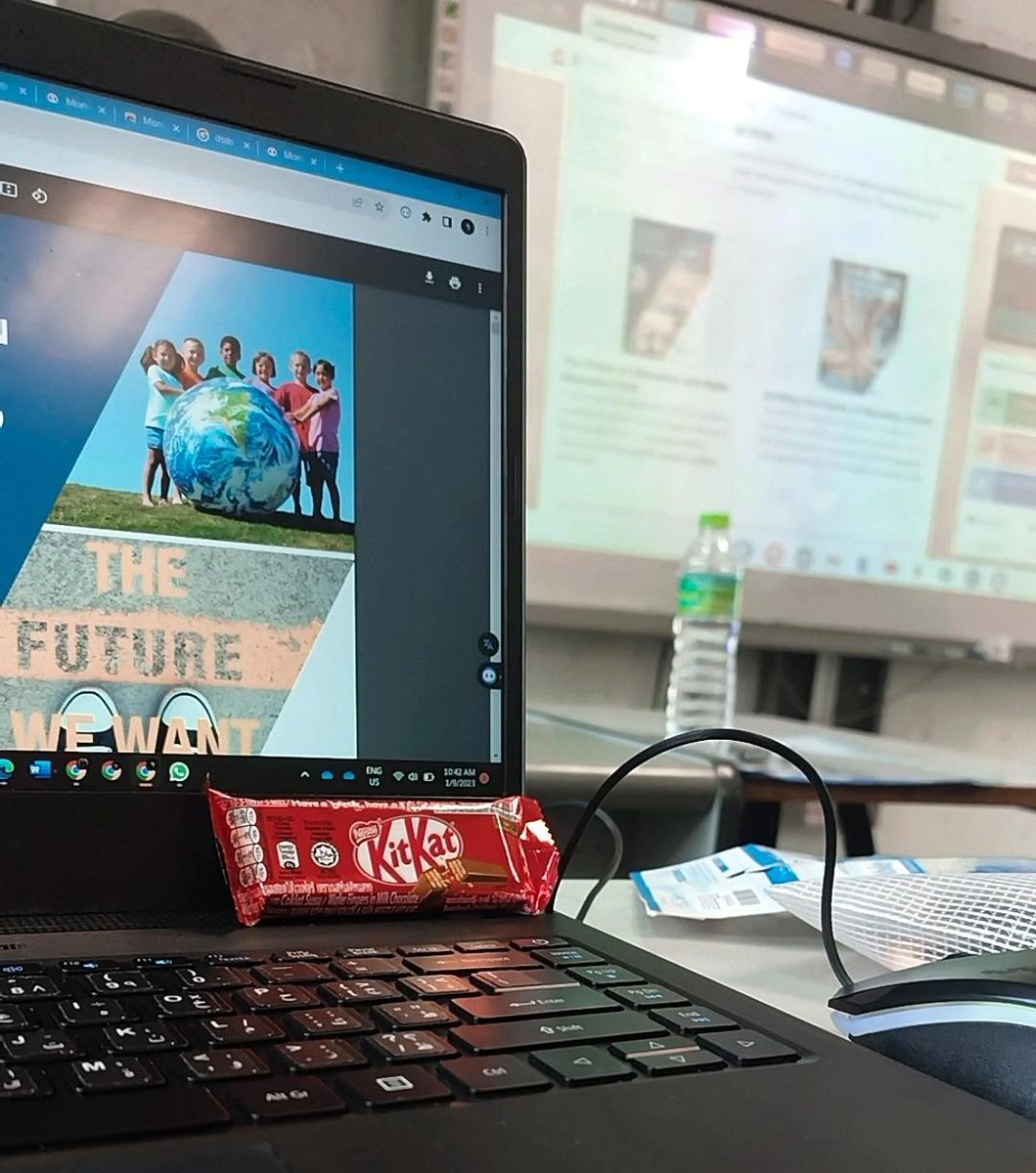 liebe1589's tweet photo. "Technology will not replace great teachers but technology in the hands of great teachers can be transformational" 🫱🏻‍🫲🏼 
(have a break with KitKat)

#LearningJourney #GEG #DLOKPPB #GoGlobal #GuruDigital @mimmasayuti https://t.co/2Xu5XzLr4I