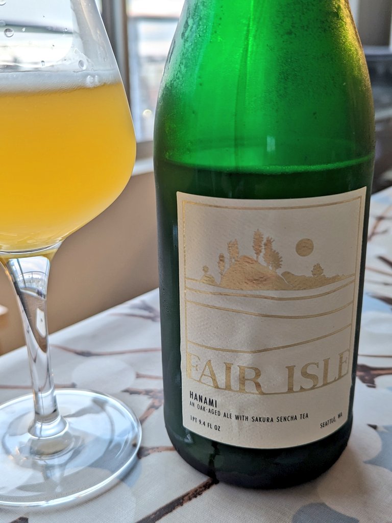 IBUbeer's tweet photo. Hanami / Fair Isle
これは美味しいーー!!日本産の桜の葉をブレンドした煎茶の茶葉と蜂蜜を使いオーク樽でエイジされたエール。甘みと春の花の華やかさが桜の花、最後のオーク樽由来のウッディさが桜の幹を彷彿され素晴しい! 煎茶の繊細さと後味も桜の儚さを感じさせる。シアトル産の和の味。 https://t.co/SbZ3yug1SC