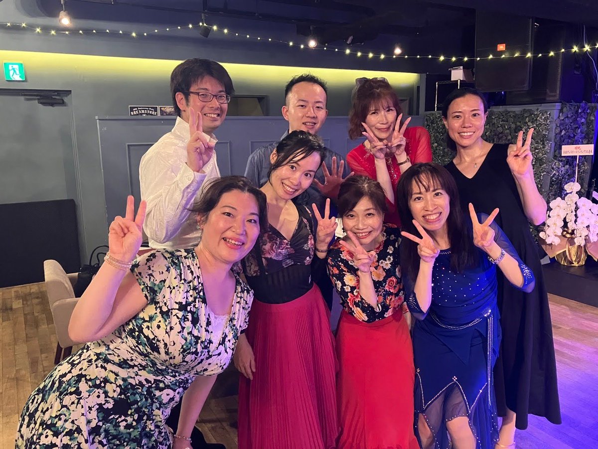 saorindance's tweet photo. 趣味友達と楽しい時間♪そろそろ人とは違う大人の遊びを堪能してみませんか？

社交ダンスをやってる人って芸能人！？いやいや、私の周りは全���違います。

会社員・子育て中ママ・事業主と一般の方ばかり！

普段は仕事を頑張って、息抜きに踊る♪そんな日常で一目おかれるようになること間違えなし！ https://t.co/g1r9P5zUz9